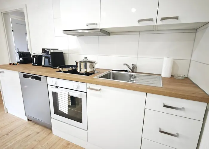 Danessi-business-apartment, Nahe Industriegebiet Und Koblenz, Wlan, Smart Tv Boxspringbett Mit Waipu, Vollausgestattete Kueche Uvm דירה *