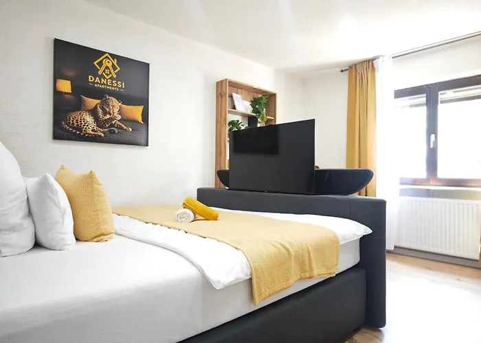 Danessi-business-apartment, Nahe Industriegebiet Und Koblenz, Wlan, Smart Tv Boxspringbett Mit Waipu, Vollausgestattete Kueche Uvm דירה