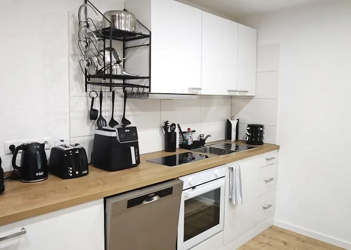 Danessi-business-apartment, Nahe Industriegebiet Und Koblenz, Wlan, Smart Tv Boxspringbett Mit Waipu, Vollausgestattete Kueche Uvm * Mülheim-Kärlich